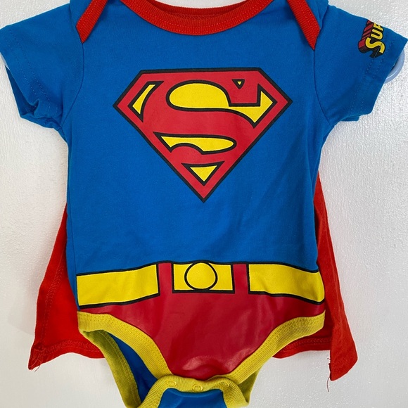 DC Comics Other - Superman Baby Onesie with removable cape 3-6 months